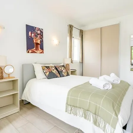 Spacious 1 Bed In Vilamoura, Fast Wifi & Pool Lägenhet