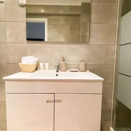 Spacious 1 Bed In Vilamoura, Fast Wifi & Pool *