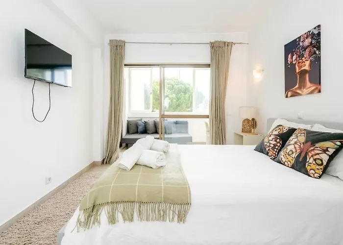 Spacious 1 Bed In Vilamoura, Fast Wifi & Pool Quarteira