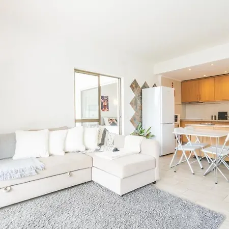 Spacious 1 Bed In Vilamoura, Fast Wifi & Pool Apartment