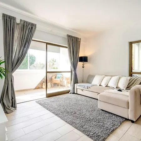 Spacious 1 Bed In Vilamoura, Fast Wifi & Pool Quarteira