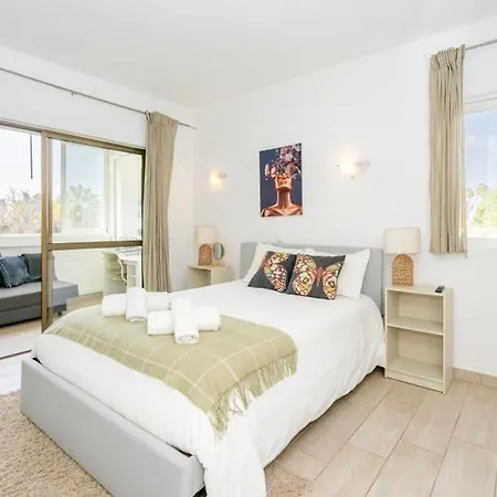Apartment Spacious 1 Bed In Vilamoura, Fast Wifi & Pool *