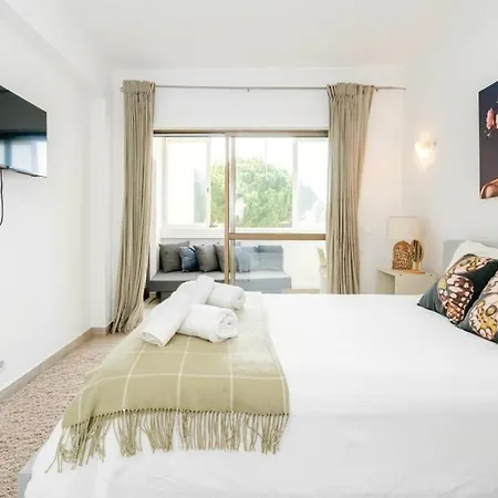 Spacious 1 Bed In Vilamoura, Fast Wifi & Pool Quarteira