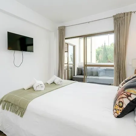 Spacious 1 Bed In Vilamoura, Fast Wifi & Pool Apartment