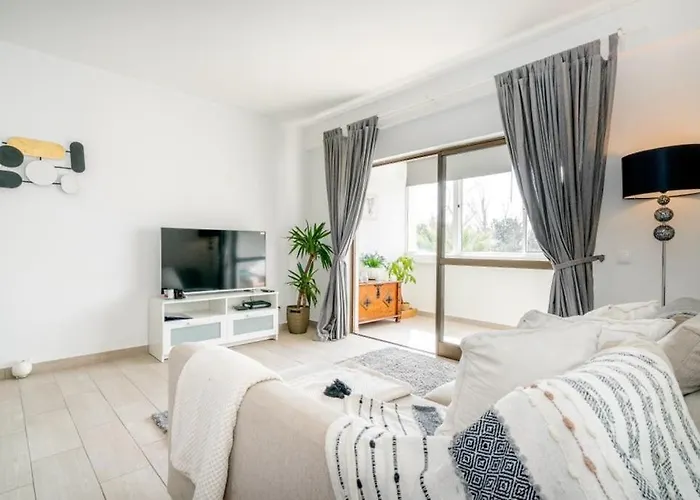 Spacious 1 Bed In Vilamoura, Fast Wifi & Pool * 쿼테이라