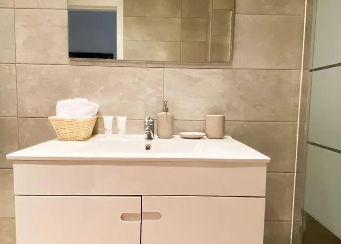 Spacious 1 Bed In Vilamoura, Fast Wifi & Pool *