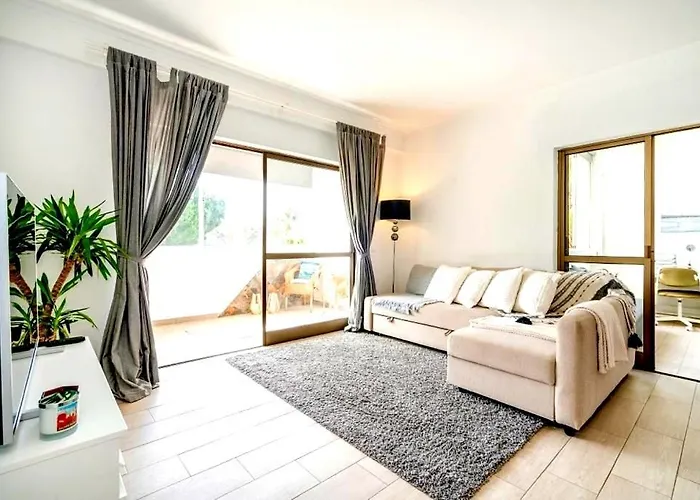 Spacious 1-bedroom With Pool Near Vilamoura Marina Quarteira