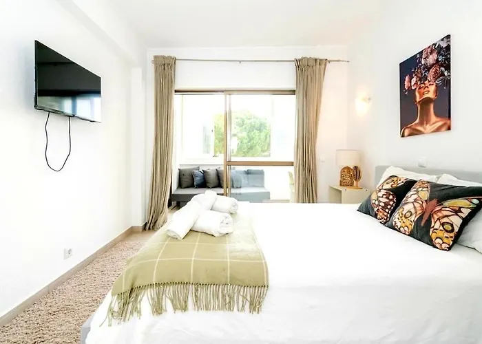 Spacious 1-bedroom With Pool Near Vilamoura Marina Quarteira